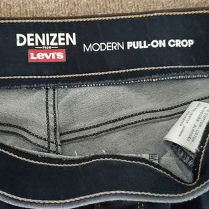 Denizen from Levi's modern pull-on crop jeans 14
